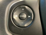 ステアリングにオーディオ操作スイッチが付いています。オーディオ画面に直接タッチしなくても操作が出来ますので、運転に集中できます。