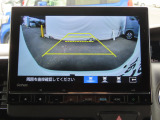 リアワイドカメラシステム!従来の視野に加えて、後方側方を約180&deg;まで見えるワイドビューと、後方を真上から見たような視野で駐車時などに便利なトップダウンビューの3つの視野があります!