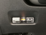 ハンドルの左下にETC2.0がついています。高速道路の料金所の通過も楽々です。 カードの取り出しもしやすい場所についています。