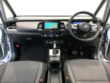 【前方視界】開放的な前方視界!運転がしやすく疲れにくいです♪窓が大きく、見通しがとっても良いおクルマですよ♪