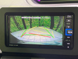 【バックカメラ】駐車時に後方がリアルタイム映像で確認できます。大型商業施設や立体駐車場での駐車時や、夜間のバック時に大活躍!運転スキルに関わらず、今や必須となった装備のひとつです!