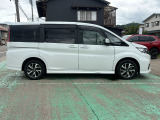 両側パワースライドドア付きで便利!小さなお子様も乗り降り楽々です♪スイッチは運転席にもありますよ!