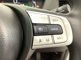 ハンドルにHondaセンシング系のクルーズコントロールやレーンキープアシストなどの操作スイッチが装備されています。ハンドルから手を離さず安全に操作できます。