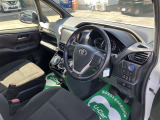 高いホールド性で運転姿勢が安定します。長距離ドライブでも疲れにくいのが魅力です。快適なドライビングライフをお送りください♪