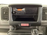オーディオはAMFMラジオを装備しています。