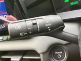 雨天時でもクリアな視界を確保できるワイパーレバー。運転状況に合わせて、最適な設定に調整できます。