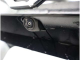 バックカメラが付いているので後方確認が非常にしやすいです。今や運転初心者も熟練者も必須装備!ついていて損はないですね♪