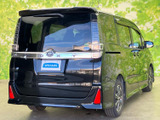 スタイリッシュなリアデザインが特徴です。車幅や奥行きを感じさせ、運転時の安心感にも繋がります。細部までこだわったフォルムをご覧ください。