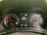視認性の高いメーター類が、運転に必要な情報を的確に伝えます。運転に集中できる、シンプルで洗練されたデザインです。