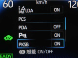 サポカーSとは、緊急ブレーキに加えて、高齢者に多いと言われている踏み間違い事故防止をサポートする機能です。詳しくは販売店スタッフまでお尋ね下さい。