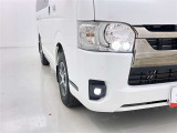 明るいライトが夜道を明るく照らしてくれます。 運転する上で、道路状況をいかに早く認識できるか重要なポイントです。 白色光が暗い道も明るく照らしてくれますよ。