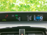 視認性の高いメーターで、速度や燃費などの情報を確認できます。運転に必要な情報を的確に伝え、安全運転をサポートします。