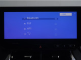 ディスプレイオーディオを装備。スマートフォンと車を繋ぐことで、これまでのナビに加えて色々なサービスが楽しめます。