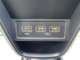 【USB端子】USB接続もついていますので携帯などの電子機器の充電にも使えて便利です♪