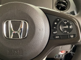 ハンドルにHondaセンシング系のクルーズコントロールやレーンキープアシストなどの操作スイッチが装備されています。ハンドルから手を離さず安全に操作できます。