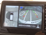 まるで真上から見ているような、視認性の良いアラウンドビューモニターです。駐車が苦手な方でもこれでらくらく駐車できますよ。