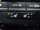 運転席と助手席には、【シートヒーター】が装備されています。温度調整も「Hi/Low」の切り替えができお好みの設定で快適なドライブを楽しめます。腰から下が暖まると、暖房よりも体があったまりますよ。