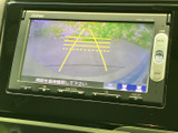 後方確認をサポートするモニターが搭載されています。駐車時や狭い道での運転も安心。安全運転に貢献する機能です。