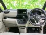 ドライバー視点からの眺めは良好。操作しやすい配置で、安全運転をサポートします。快適なドライブを約束する、こだわりの空間です。