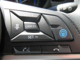 プロパイロットは高速道路の運転で、アクセル、ブレーキ、ハンドルの操作をクルマがアシスト。ドライバーの負担を軽減します。