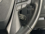 【クルーズコントロール】こちらを操作いただくことで、車は一定速度を維持したまま走行し続けます ブレーキ操作やスイッチを切ることで通常走行に戻ります