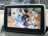 後部座席のエンターテイメントに最適。長距離移動も快適に過ごせます。停車中には、お子様も大人も楽しめる映像コンテンツをどうぞ。