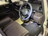 フィット感のあるシート。しっかりと支えてくれるので、長時間の運転を快適にサポートしてくれます。
