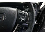 Hondaセンシングの機能のひとつ、アダプティブクルーズコントロール付!アクセルから足を離しても設定したスピードと前車との車間を保ち走行してくれます!車線維持もアシスト☆高速道路で疲労軽減ですね☆