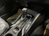 操作しやすいATシフトです♪シフトチェンジを気にしなくていいので運転だけに集中できますね!自然と手に届くところにある、手になじむ形状のシフトノブがいいですね♪