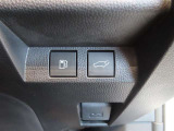 パワーバックドア装着車です。