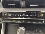 デュアルエアコンとは、運転席と助手席で、個別に温度設定ができる機能です。気温の感じ方は、人それぞれ違うもの。乗る人に優しい機能ですね。