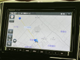 見やすい地図画面で、道に迷う心配はありません。細かな道路情報も表示され、スムーズなナビゲーションを実現します。ドライブの安心感を高めます。