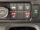 運転席と助手席にシートヒーターが付いています☆寒い時期に腰周りを温めてくれるので体全体が温まりやすいのは勿論、暖房と違い顔に風が当たらないので、乾燥肌やドライアイの方でも大丈夫☆