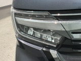 LEDヘッドライトは、点灯の瞬間から最大光量を発揮し、突然暗くなるトンネルなどでの安定感を高めます。