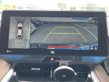 後方確認をサポートするモニターは、安全な運転に貢献します。狭い道や駐車時にも、より安心して運転できます。