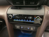 オートエアコンは温度を設定するだけで、自動で風量などを設定してくれます。運転しながら操作も必要ないので、安全性も向上します。