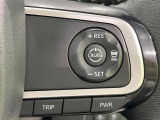 【アダプティブクルーズコントロール】高速道路での長距離走行が楽に!!自動で速度を保つクルーズコントロールが、衝突軽減システムと連携し、前方の車両を感知して車間を保つように速度調節してくれます!!