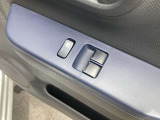 フロントパワーウィンドウ装着車です。