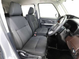 ゆったり室内で運転もしやすいです♪使い勝手の良い配置も考えられています!!
