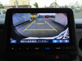 リアワイドカメラシステム!従来の視野に加えて、後方側方を約180&deg;まで見えるワイドビューと、後方を真上から見たような視野で駐車時などに便利なトップダウンビューの3つの視野があります!