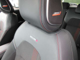 NISMO専用シート地(専用ファブリック/合皮コンビ・レッドステッチ)