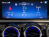 新しくなったセンターコンソールはスマートフォンを操作するような感覚でナビから車両の設定までが可能です。
