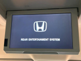 【フリップダウンモニター】大画面モニターで後席でもエンタメをお楽しみいただけます。小さなお子様にも大人気の装備です♪