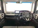 【前方視界】開放的な前方視界!運転がしやすく疲れにくいです♪窓が大きく、見通しがとっても良いおクルマですよ♪