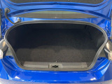積み下ろしのしやすいデッキにはたっぷりと荷物を積み込んでいただけます。遊びから仕事まで、様々なシーンで頼れます♪