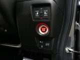 【両側電動スライド】スライドドアは両側電動スライドドアになっております。運転席からの開閉も出来、リモコンキーでも離れたところから開閉出来ますので大変便利な装備です。