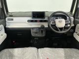 【インパネ】運転のしやすさを最優先に設計された見晴らしの良いフロントビュー。車両間隔が掴みやすく狭い道でも安心♪「安全」と「品質」を最優先に、安心してお乗りいただけるクルマを提供いたします。