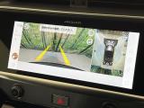 360度カメラ『狭い場所でも安心して駐車できるようにサポート。タッチスクリーンの表示と音で障害物との距離を確認できます。車幅感覚に慣れていない方や駐車の苦手な方には必見の装備といえます♪