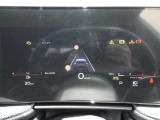 重厚感と安定感があり、同時にダイナミックさも備えるAudiの走り。機能やデザインが革新的なメーター。
