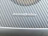 【harman kardon】ハーマンカードンのHi-Fiスペシャリストと共に、モデル別に開発・設計された専用チューニングが臨場感溢れる音響空間を実現しています。